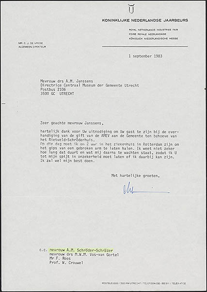 Brief van Truus Schröder aan Adeline Janssens als reactie op een uitnodiging om aanwezig te zijn bij de overhandiging van de gift van AMEV aan de gemeente ten behoeve van het Rietveld Schröderhuis