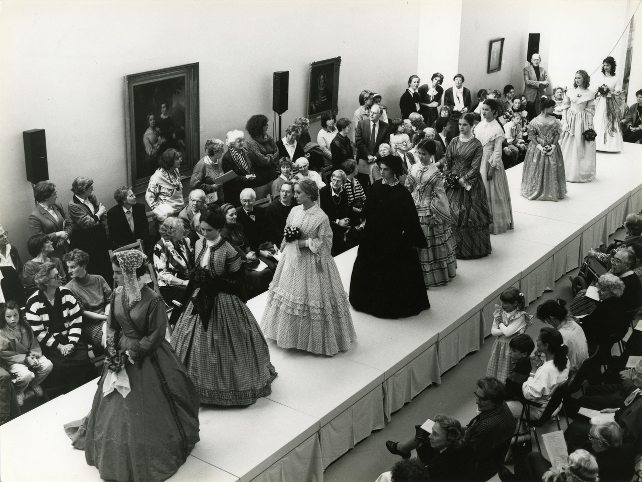 Kostuumshow ter gelegenheid van het 150-jarig bestaan van het Centraal Museum in 1988