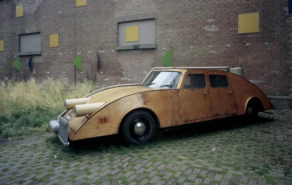 6/11 - Joost Conijn, Hout Auto, 2001-2002