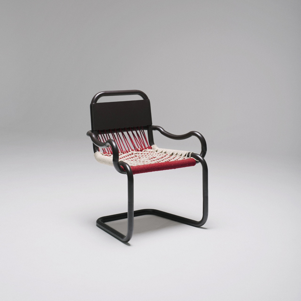 5/6 - Designstoel uit India, gemaakt voor het cross cultural chairs project.
