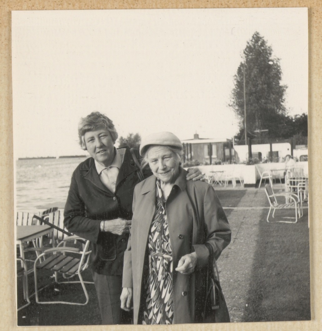 Han Schröder en haar moeder Truus