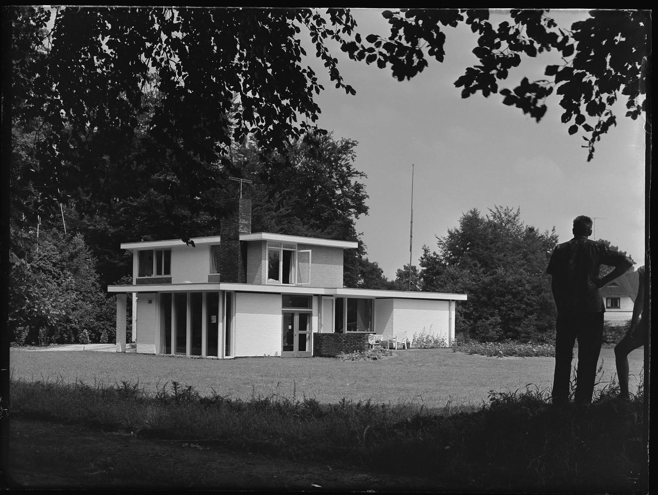 10/10 - Huis voor Binnert Schröder in Hattem, westzijde, 1954, architect Han Schröder. Foto Jan Versnel, copyright Maria Austria Instituut, Amsterdam