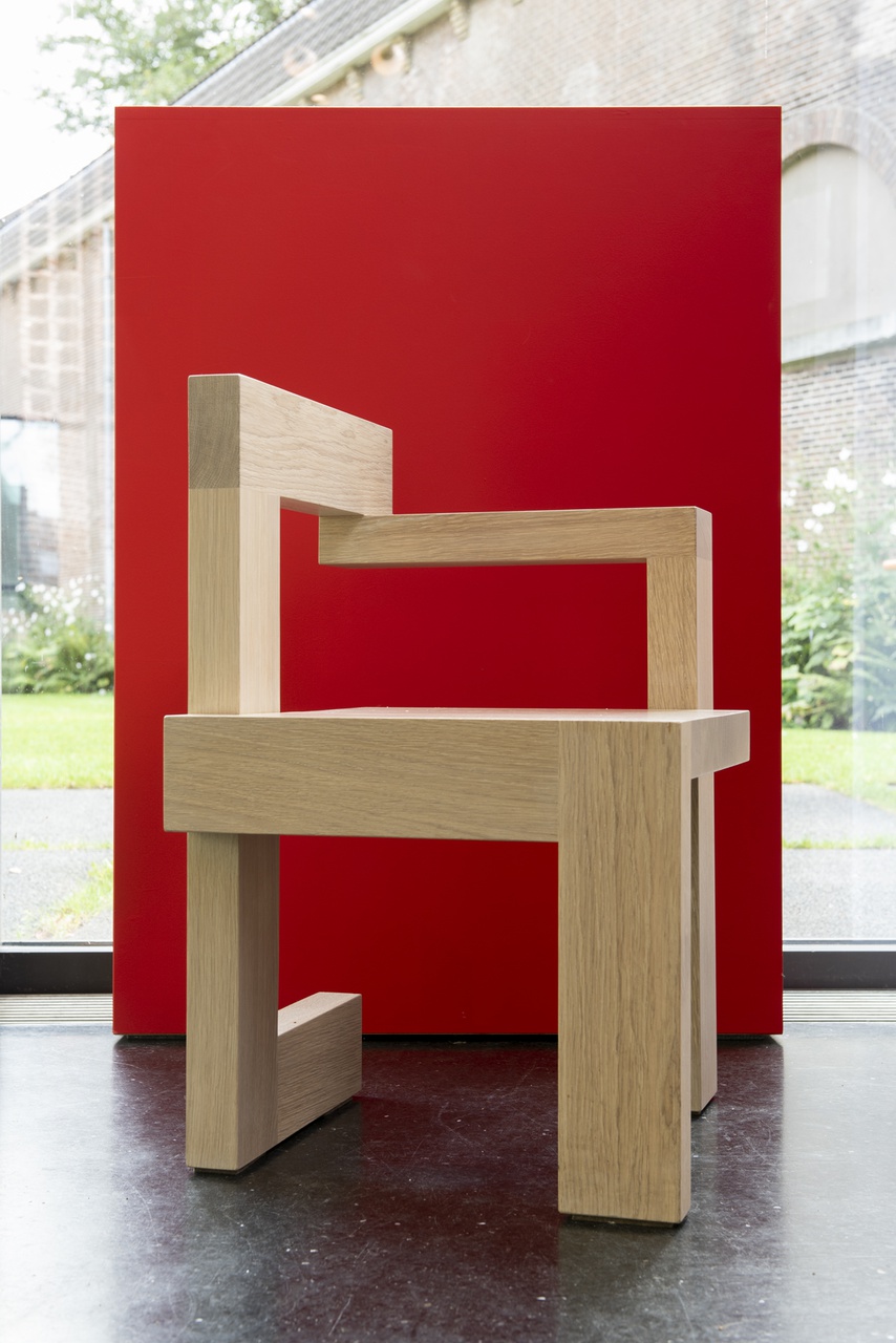 Dit is de laatst ontworpen stoel van Gerrit Rietveld 