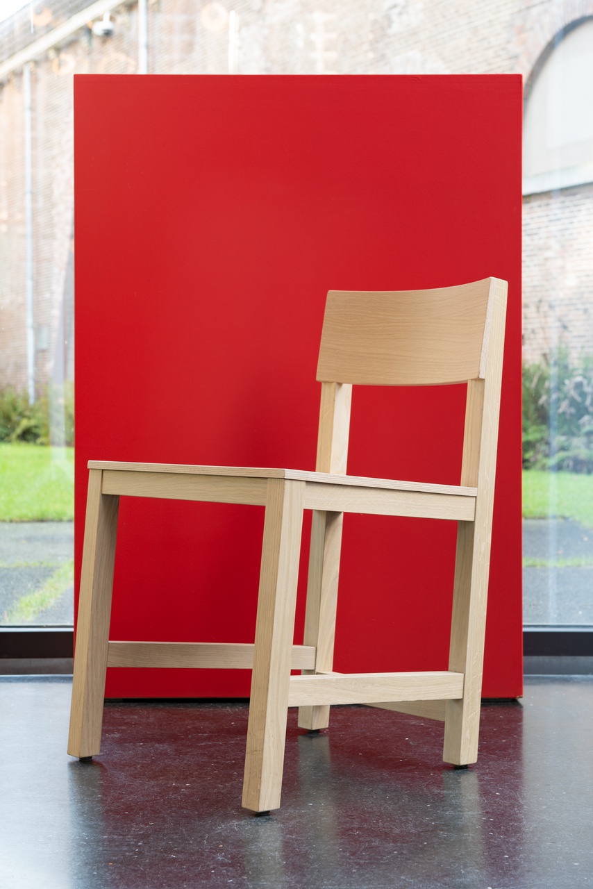 Shaker Chair uit 1998 van Joep van Lieshout