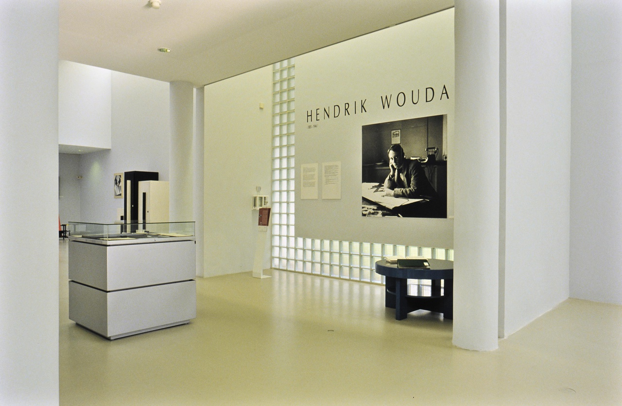 Hendrik Wouda, geometrische vormgeving met kleurige accenten