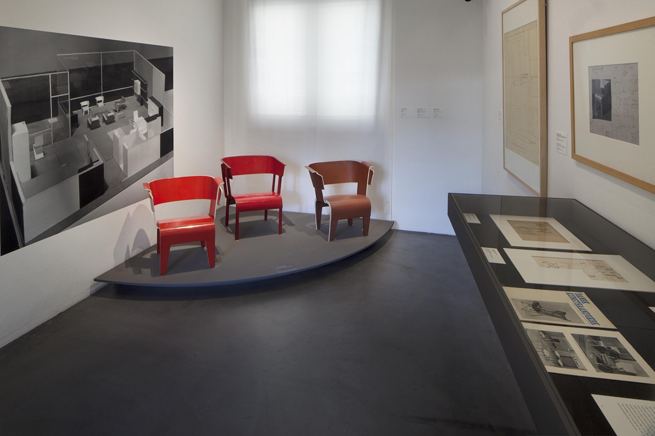 Nieuwe aanwinst: Gerrit Rietveld, prototype lage stoel